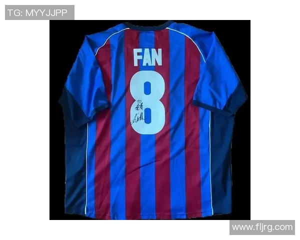 足球明星亲自签名球衣在西安热销引发球迷热潮 足球明星亲自签名球衣在西安热销引发球迷热潮