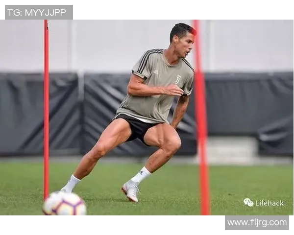 足球明星腹肌对比视频揭秘谁才是最强肌肉男神的真实身材对决 足球明星腹肌对比视频揭秘谁才是最强肌肉男神的真实身材对决