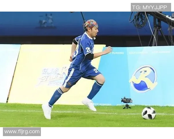 香港足球明星化身歌手献唱精彩视频引发热议与粉丝热情追捧