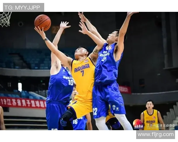 南京篮球队在邀请赛中以76分稳居积分榜首位展现强劲实力